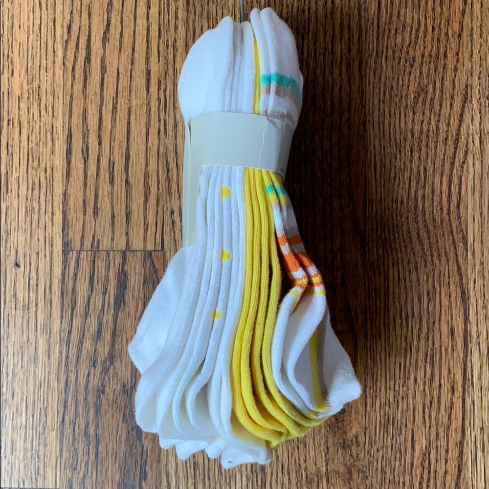 Liz Claiborne 6 pairs of Low Socks - Picture 5 of 5